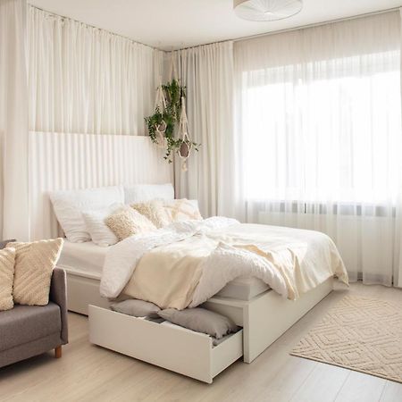 Light Room By Zoom Apartments ブラチスラヴァ エクステリア 写真